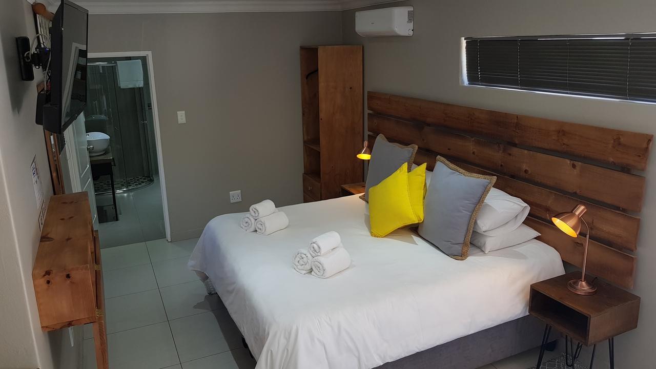 Touching Senses Garden Cottages Bloemfontein Buitenkant foto