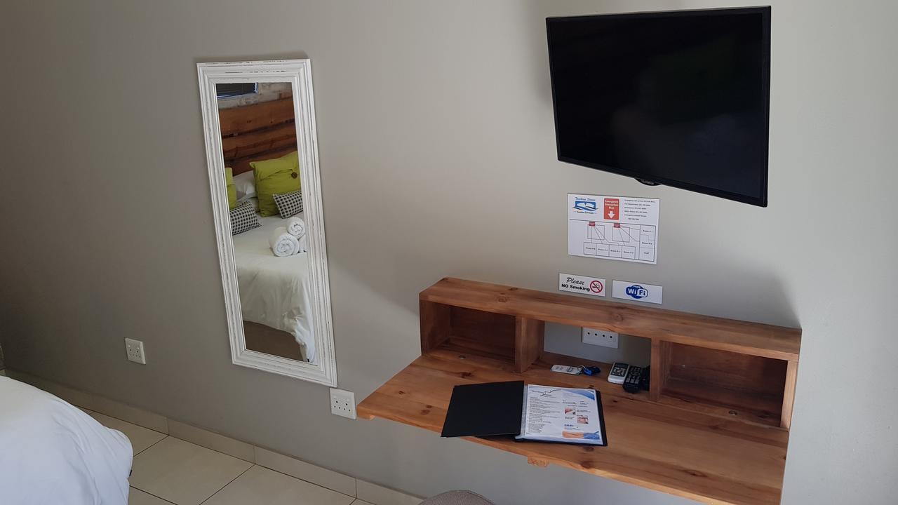 Touching Senses Garden Cottages Bloemfontein Buitenkant foto