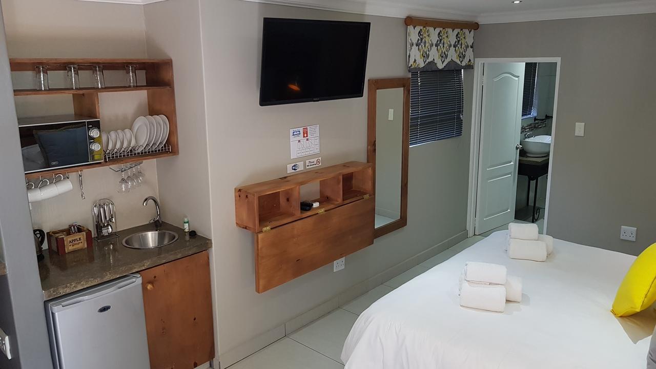Touching Senses Garden Cottages Bloemfontein Buitenkant foto