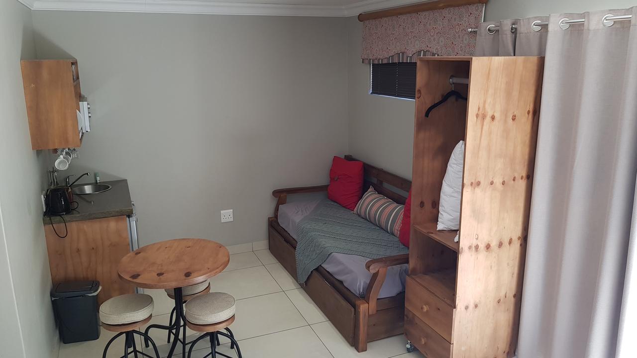 Touching Senses Garden Cottages Bloemfontein Buitenkant foto